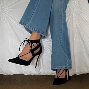 RAYE - pointed closed toe heel with straps
